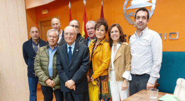 Amigos y compañeros arropan al profesor Rodríguez Ferri en el acto de entrega de la medalla de la OCV celebrado en León